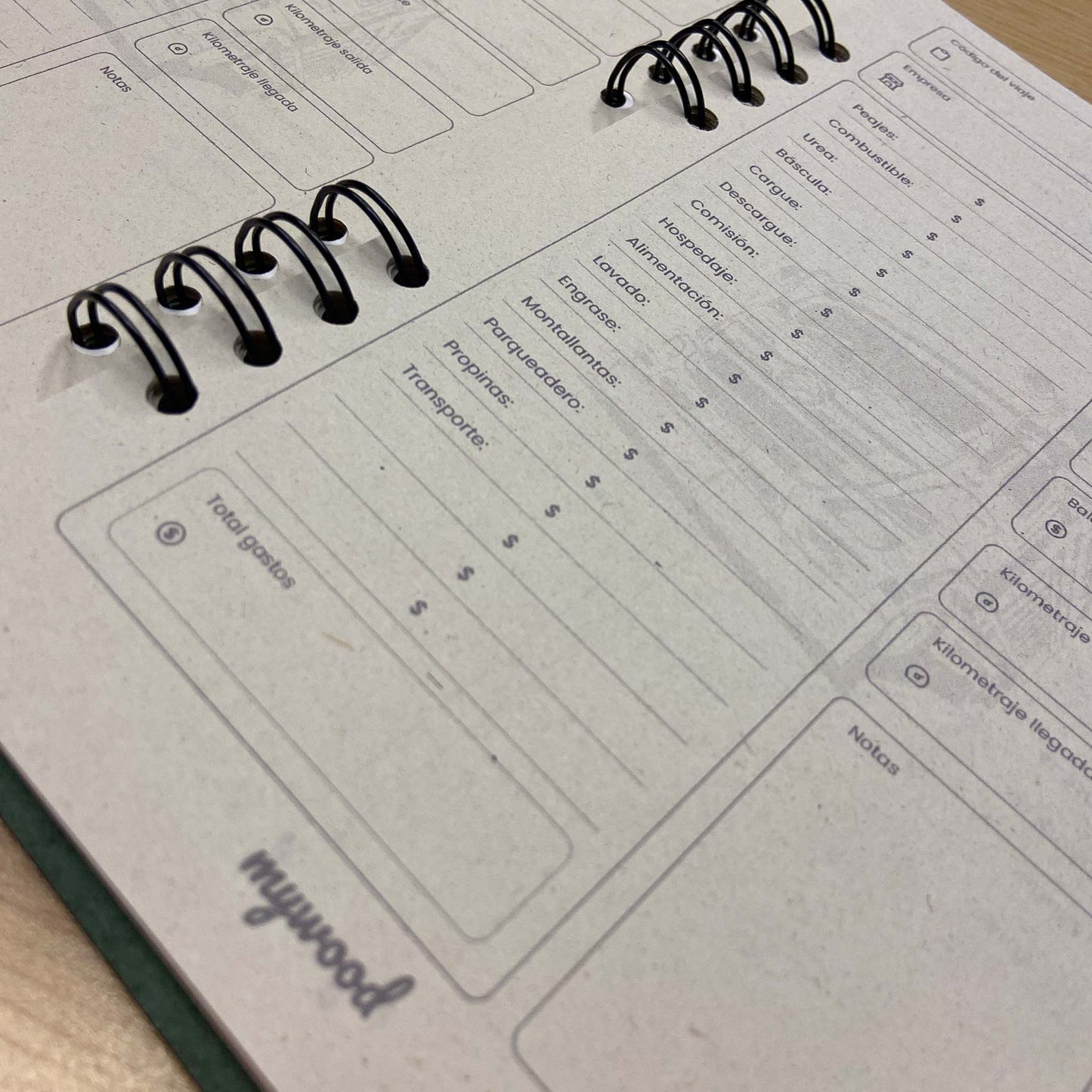 Bitácora en madera Huellas de Ruta